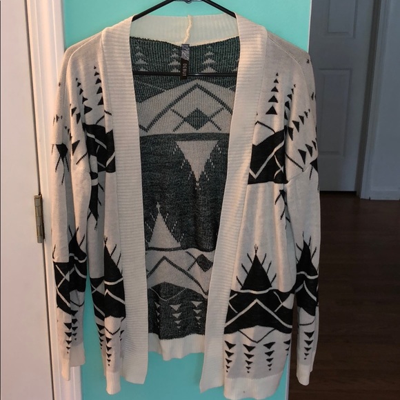Tops - Women’s cardigan!